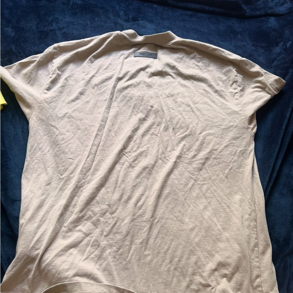 Essentials, large T-shirt ￼